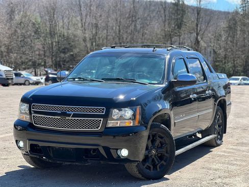 Used 2012 Chevrolet Avalanche LTZ image 2