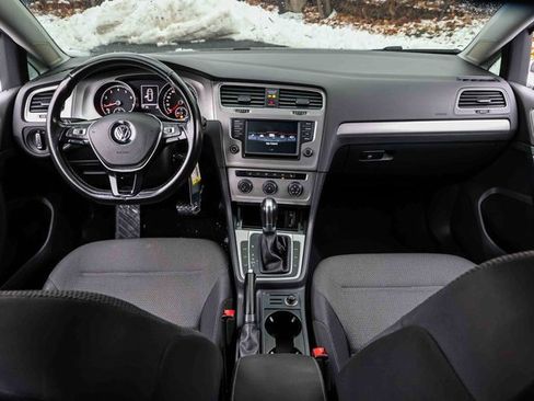 Used 2016 Volkswagen Golf SE image 19