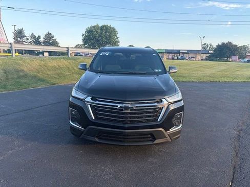 Used 2023 Chevrolet Traverse LT AWD/4WD image 3