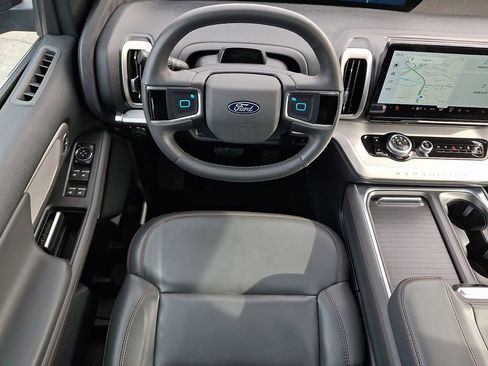 Certified 2025 Ford Expedition Active image 13