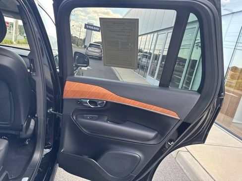 Used 2025 Volvo XC90 T8 Plus AWD/4WD image 12