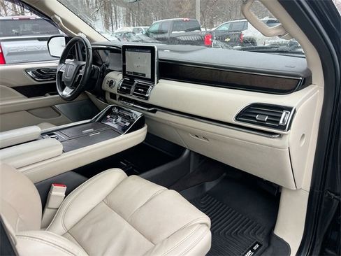Used 2019 Lincoln Navigator Reserve image 29