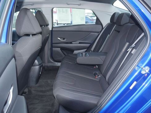 Used 2025 Hyundai Elantra SEL FWD image 25