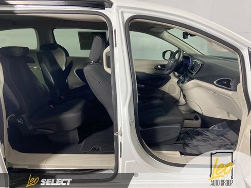 Used 2023 Chrysler Voyager LX FWD image 22