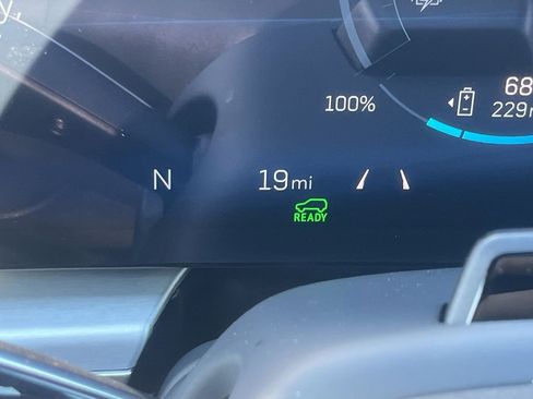 Used 2026 Cadillac Lyriq Premium Luxury image 4