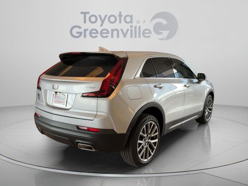 Used 2021 Cadillac XT4 Luxury w/ Cold Weather Package FWD image 6
