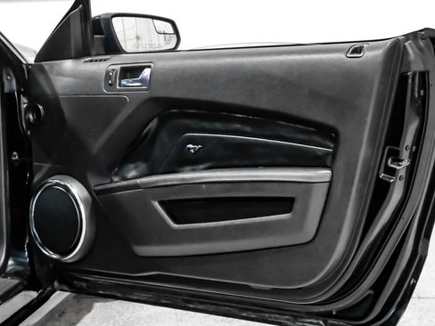 Used 2013 Ford Mustang GT Premium w/ Electronics Pkg RWD image 46
