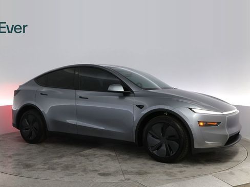 Used 2026 Tesla Model Y 2WD image 14