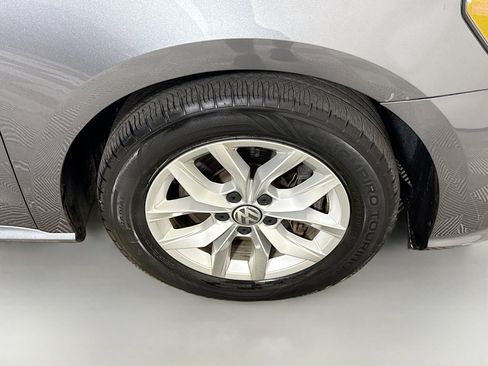 Used 2018 Volkswagen Passat 2.0T S w/ Driver Assistance Package image 31