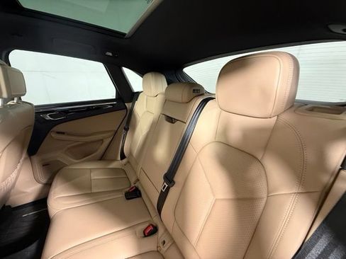 Used 2025 Porsche Macan AWD/4WD image 22