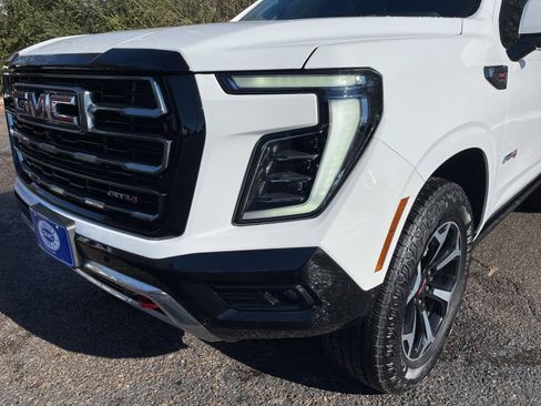 Used 2025 GMC Yukon AT4 w/ AT4 Premium Plus Package image 9