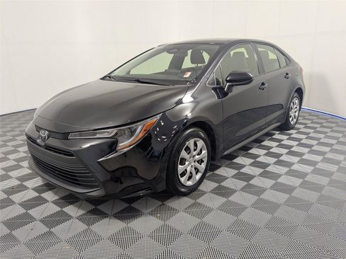 Certified 2023 Toyota Corolla LE image 1