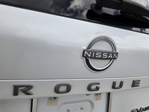 Used 2024 Nissan Rogue SV AWD/4WD image 31