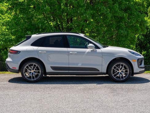 Certified 2023 Porsche Macan AWD/4WD image 8