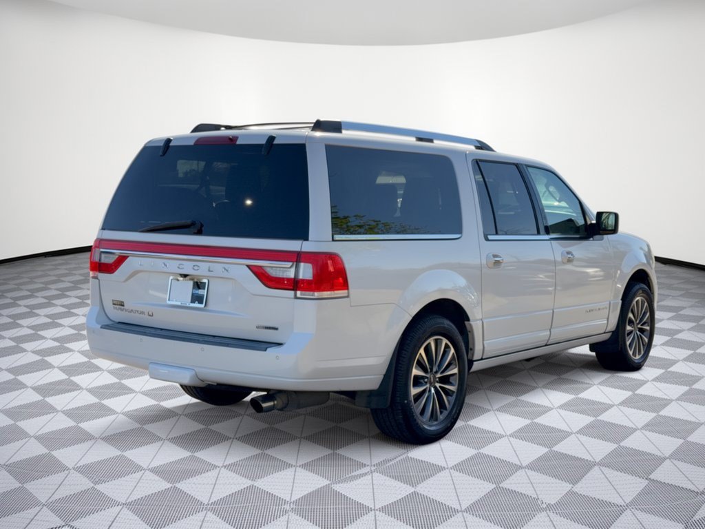 Used 2015 Lincoln Navigator L 4WD image 9