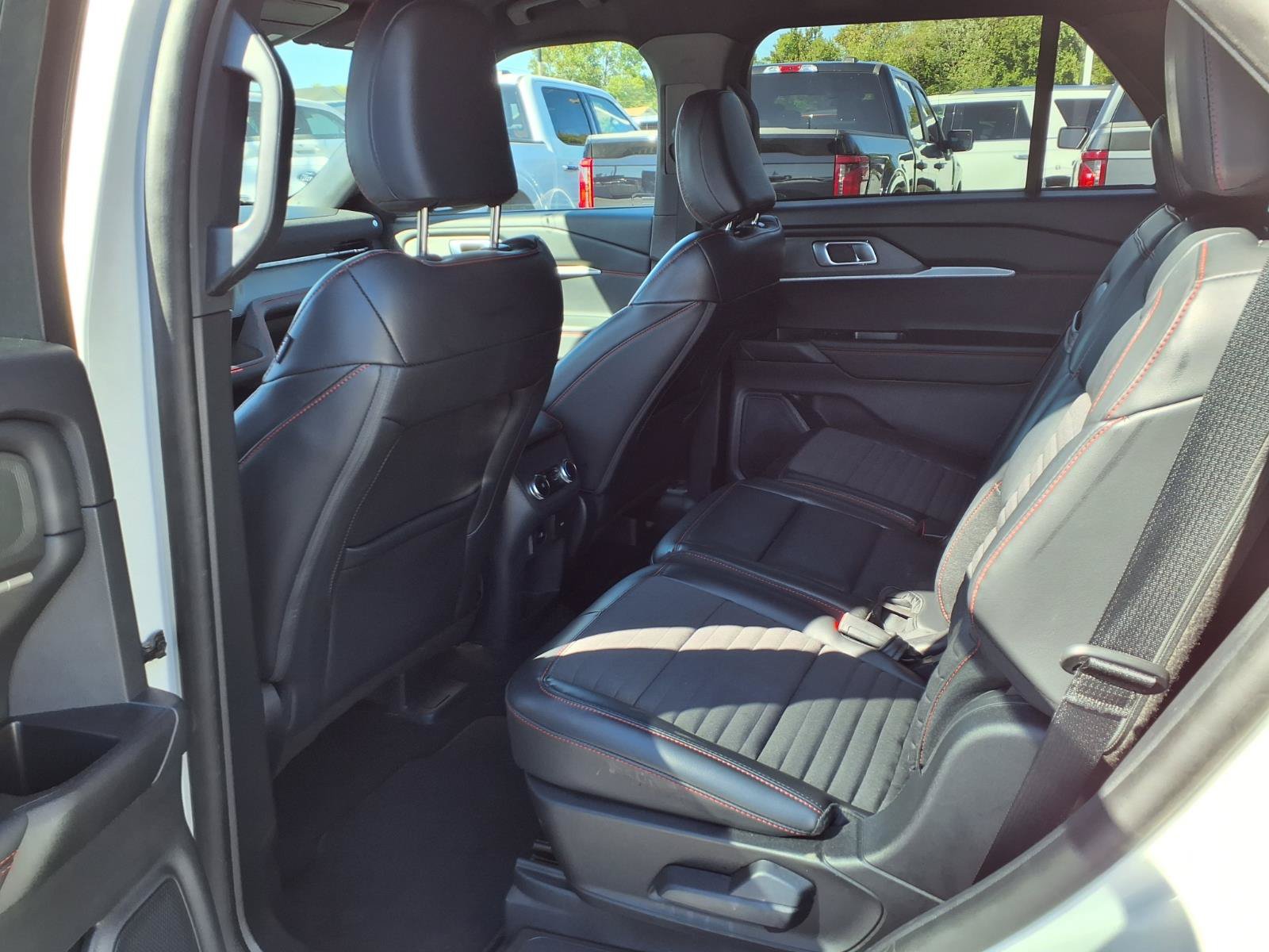 Used 2025 Ford Explorer ST-Line w/ ST-Line Street Pack AWD/4WD image 13