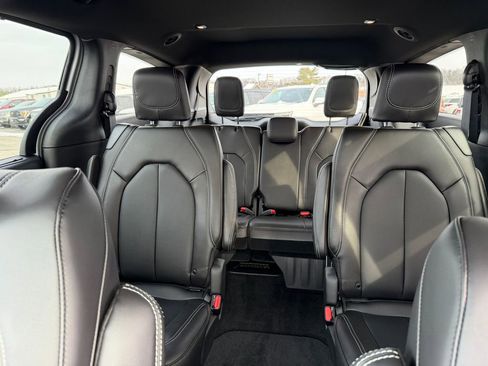 New 2026 Chrysler Pacifica Select w/ S Appearance Package image 20