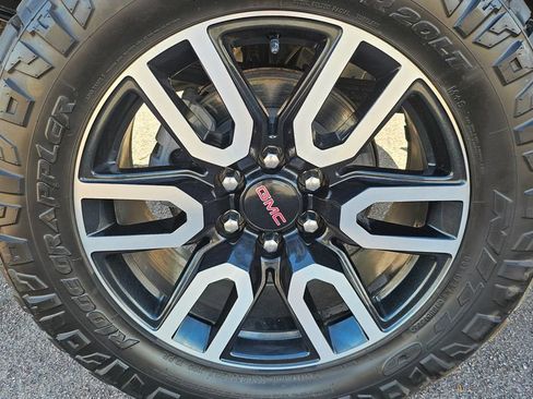 Used 2022 GMC Sierra 1500 AT4 w/ AT4 Preferred Package AWD/4WD image 15