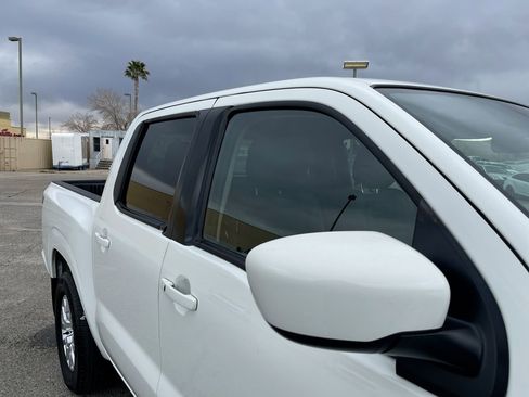 Used 2024 Nissan Frontier SV w/ SV Convenience Package image 14