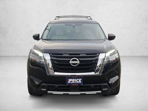Used 2024 Nissan Pathfinder SL w/ SL Premium Package FWD image 2