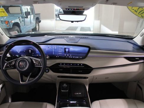 Used 2025 Buick Enclave Avenir w/ Super Cruise Package AWD/4WD image 2