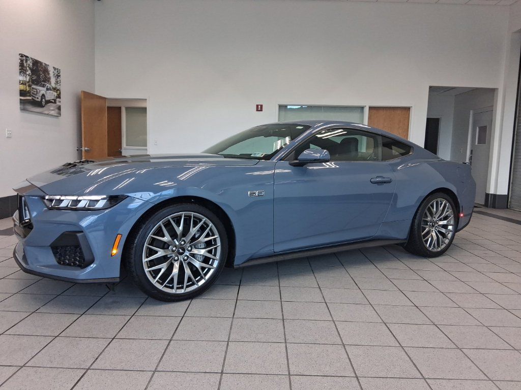 Used 2025 Ford Mustang GT Premium RWD image 5