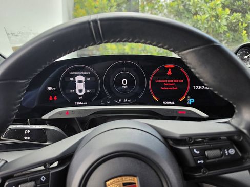 Used 2022 Porsche Taycan image 17