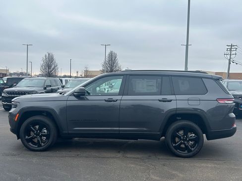 New 2025 Jeep Grand Cherokee L Altitude image 4