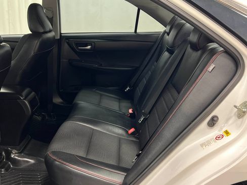 Used 2016 Toyota Camry SE FWD image 29