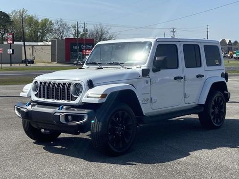 Used 2024 Jeep Wrangler Unlimited Sahara AWD/4WD image 7