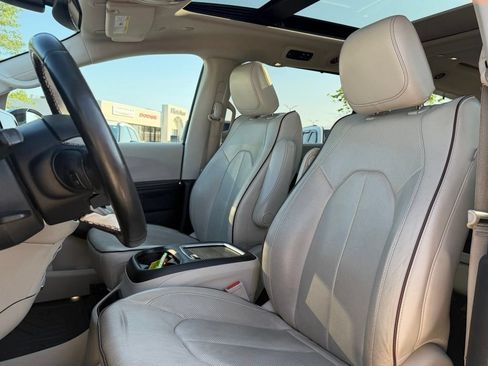 Used 2020 Chrysler Pacifica Limited FWD image 10