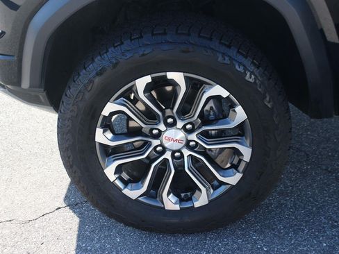 Used 2024 GMC Canyon Denali AWD/4WD image 39