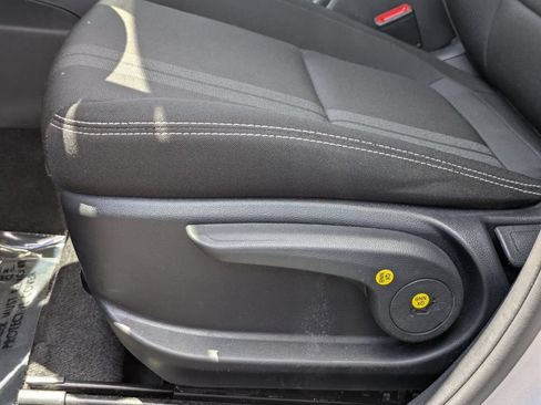 Used 2025 Hyundai Venue SEL FWD image 15