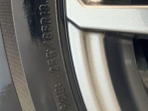 Used 2025 GMC Acadia Elevation image 11