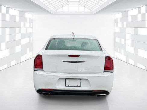 Used 2022 Chrysler 300 Touring w/ Sport Appearance Package RWD image 6