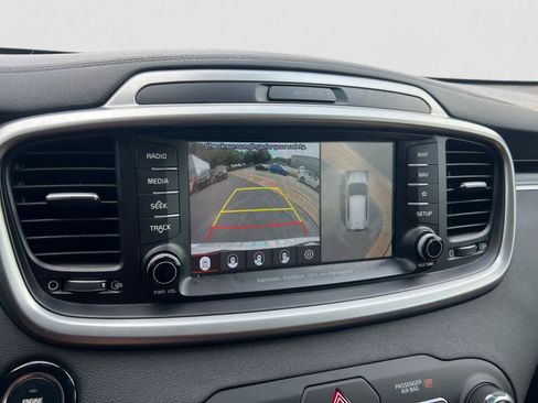 Used 2019 Kia Sorento SX image 22