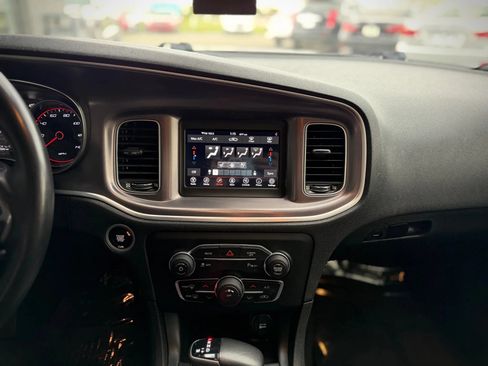 Used 2019 Dodge Charger SXT w/ Leather Interior Group RWD image 13