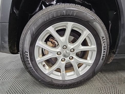 Used 2016 Jeep Cherokee Sport image 42