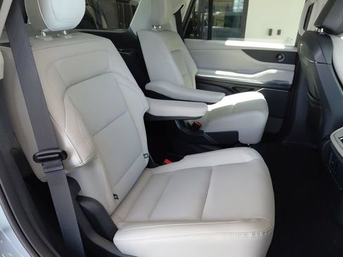 New 2026 Lincoln Navigator Premiere AWD/4WD image 52