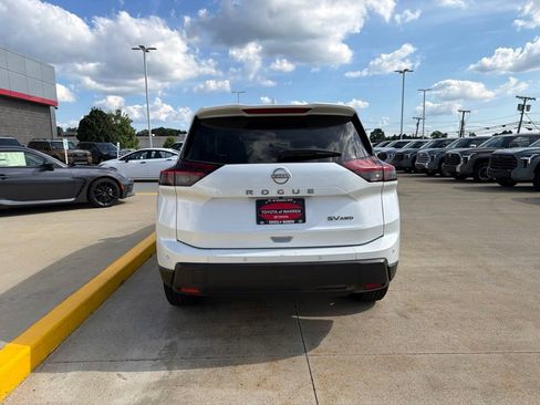 Used 2024 Nissan Rogue SV AWD/4WD image 7