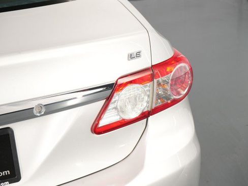 Used 2013 Toyota Corolla LE FWD image 19
