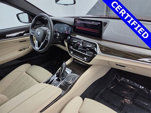Certified 2023 BMW 530i w/ Premium Package image 15