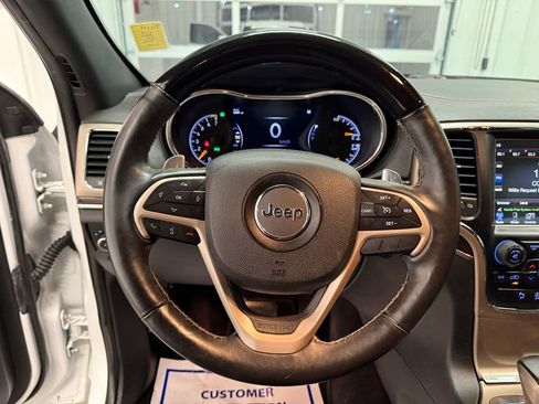 Used 2017 Jeep Grand Cherokee Overland image 23