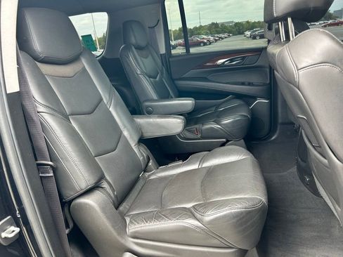 Used 2017 Cadillac Escalade ESV Luxury AWD/4WD image 19