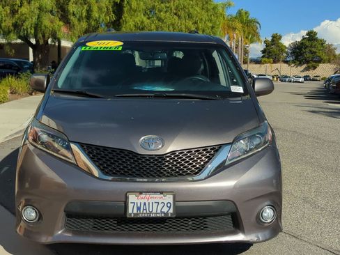 Used 2017 Toyota Sienna SE image 8