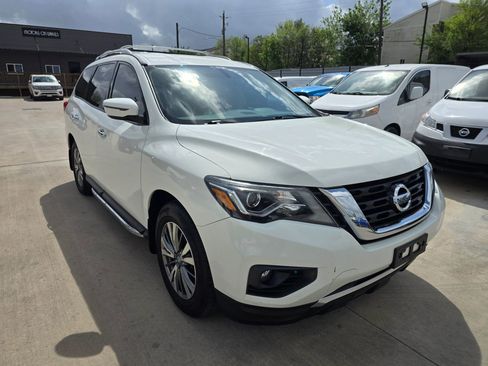 Used 2019 Nissan Pathfinder SV image 11
