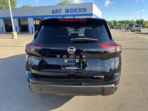 Used 2024 Nissan Rogue SV FWD image 4
