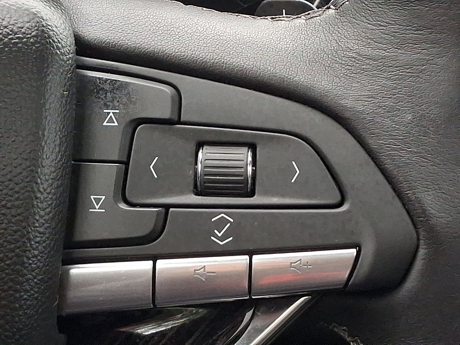 Used 2025 Cadillac XT6 Premium Luxury w/ LPO, Floor Liner Package FWD image 23