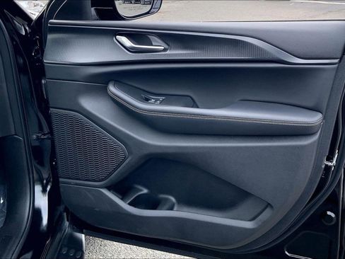 Certified 2025 Jeep Grand Cherokee Altitude image 21