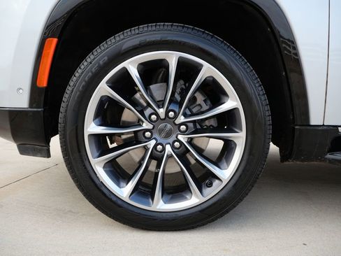 Used 2023 Jeep Wagoneer Series II w/ Premium Group I image 9